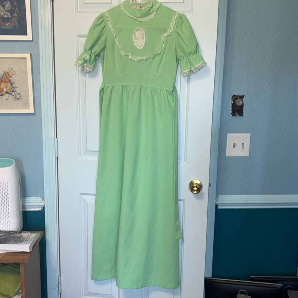 Vintage long dress.  Tags shows size 9.  See measurements in description.